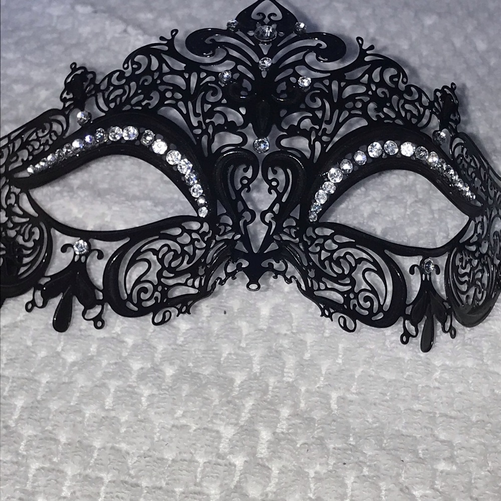 Mask - Picture 2 of 11